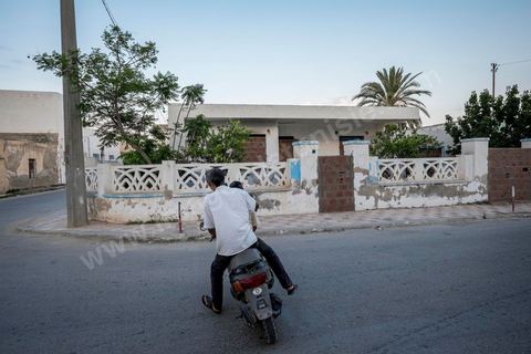 13 juin 2014 : le poste de police incendié à Ksibet El Mediouni, près de Monastir, 24 jeunes sont poursuivis par la police et la justice dans le cadre de l'incendie d'un poste de police lors des manifestations le jour de l'assasinat de Chokri Belaid le 6 février 2013. Sept ont déjà passé ente sept et treize mois en détention préventive, 19 sont restés en liberté dont cinq déclarés en fuite. Leur procès est prévu le 10 juillet.