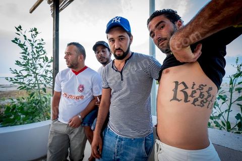 13 juin 2014 : 4 des jeunes poursuivis dont un en état de fuite (tatoué) à Ksibet El Mediouni, près de Monastir, 24 jeunes sont poursuivis par la police et la justice dans le cadre de l'incendie d'un poste de police lors des manifestations le jour de l'assasinat de Chokri Belaid le 6 février 2013. Sept ont déjà passé ente sept et treize mois en détention préventive, 19 sont restés en liberté dont cinq déclarés en fuite. Leur procès est prévu le 10 juillet.