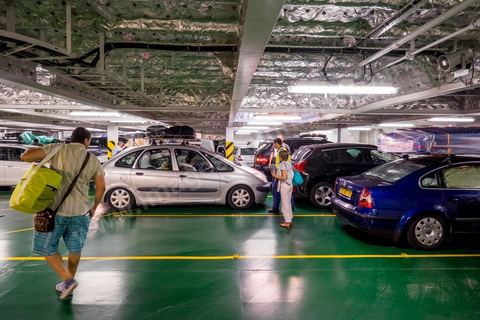 22 au juin 2014 : Dans le parking du navire, les véhicules sont stationnés au plus serrés et les passagers rejoignent les parties supérieures du navire, avec 3 étages de parking le navire peut accueillir plus de 1000 véhicules. A bord du nouveau navire Tanit de la CTN (Compagnie Tunisienne de Navigation) aller-retour Tunis-Marseille. Le retour des immigrés tunisiens en France chaque été représente une manne touristique et financière très importante pour la Tunisie. 