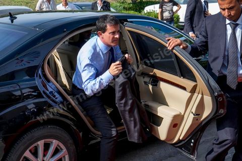 08 septembre 2014 : Arrivée du premier ministre français Manuel Valls à la Conférence "Investir en Tunisie, start up democracy" organisé apr la Tunisie et la France avec la présence de nombreux pays. La Tunisie présente, au cours de cette conférence, 20 projets structurants d’investissement dans plusieurs secteurs à l’instar des nouvelles technologies, des énergies renouvelables, de l’industrie, du tourisme et du commerce.