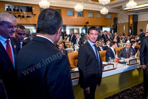 08 septembre 2014 : arrivée de spremiers ministres, Manuel Valls (France), Mehdi Jomaa (Tunisie) et Abdelmalek Sallel (Algérie) à la  Conférence "Investir en Tunisie, start up democracy" organisé apr la Tunisie et la France avec la présence de nombreux pays. La Tunisie présente, au cours de cette conférence, 20 projets structurants d’investissement dans plusieurs secteurs à l’instar des nouvelles technologies, des énergies renouvelables, de l’industrie, du tourisme et du commerce.