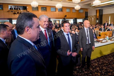 08 septembre 2014 : arrivée des premiers ministres, Manuel Valls (France), Mehdi Jomaa (Tunisie) et Abdelmalek Sallel (Algérie) à la  Conférence "Investir en Tunisie, start up democracy" organisé apr la Tunisie et la France avec la présence de nombreux pays. La Tunisie présente, au cours de cette conférence, 20 projets structurants d’investissement dans plusieurs secteurs à l’instar des nouvelles technologies, des énergies renouvelables, de l’industrie, du tourisme et du commerce.
