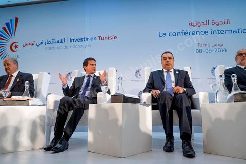 08 septembre 2014 : les premiers ministres, Manuel Valls (France), Mehdi Jomaa (Tunisie), Abdelmalek Sallel (Algérie)(G) et Abdel Ilah Ben Kirane (Maroc)(D) à la  Conférence "Investir en Tunisie, start up democracy" organisé apr la Tunisie et la France avec la présence de nombreux pays. La Tunisie présente, au cours de cette conférence, 20 projets structurants d’investissement dans plusieurs secteurs à l’instar des nouvelles technologies, des énergies renouvelables, de l’industrie, du tourisme et du commerce.