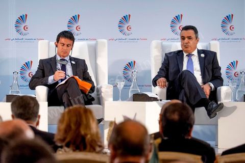 08 septembre 2014 : les premiers ministres Manuel Valls (France) et Mehdi Jomaa (Tunisie) à la  Conférence "Investir en Tunisie, start up democracy" organisé apr la Tunisie et la France avec la présence de nombreux pays. La Tunisie présente, au cours de cette conférence, 20 projets structurants d’investissement dans plusieurs secteurs à l’instar des nouvelles technologies, des énergies renouvelables, de l’industrie, du tourisme et du commerce.