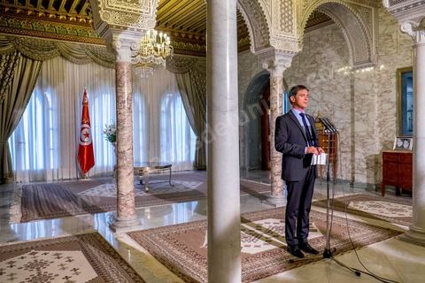 08 septembre 2014 : déclaration du premier ministre français Manuel Valls au palais de Carthage suite à sa rencontre avec le Président tunisien Moncef Marzouki dans la cadre de son déplacement pour la Conférence "Investir en Tunisie, start up democracy" organisé apr la Tunisie et la France avec la présence de nombreux pays. La Tunisie présente, au cours de cette conférence, 20 projets structurants d’investissement dans plusieurs secteurs à l’instar des nouvelles technologies, des énergies renouvelables, de l’industrie, du tourisme et du commerce.