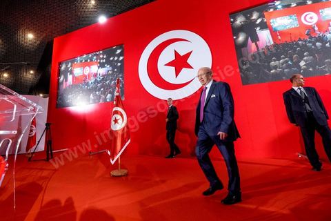 12 septembre 2014 : premier meeting de Beji Caïd Essebsi, 88 ans, président du parti Nidaa Tounes, devant ses militants en tant que candidat à l’élection présidentielle, et dans lequel il a notamment abordé son refus de la proposition d’un « président consensuel » proposé par Ennahdha, et a critiqué la multiplication des candidatures à la présidentielle de novembre 2014. Il a tenu aussi à rassurer sur son état de santé et son engagement dans cette rude campagne malgrè les atteintes à sa personne.