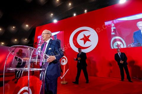 12 septembre 2014 : premier meeting de Beji Caïd Essebsi, 88 ans, président du parti Nidaa Tounes, devant ses militants en tant que candidat à l’élection présidentielle, et dans lequel il a notamment abordé son refus de la proposition d’un « président consensuel » proposé par Ennahdha, et a critiqué la multiplication des candidatures à la présidentielle de novembre 2014. Il a tenu aussi à rassurer sur son état de santé et son engagement dans cette rude campagne malgrè les atteintes à sa personne.