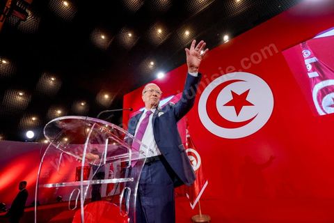 12 septembre 2014 : premier meeting de Beji Caïd Essebsi, 88 ans, président du parti Nidaa Tounes, devant ses militants en tant que candidat à l’élection présidentielle, et dans lequel il a notamment abordé son refus de la proposition d’un « président consensuel » proposé par Ennahdha, et a critiqué la multiplication des candidatures à la présidentielle de novembre 2014. Il a tenu aussi à rassurer sur son état de santé et son engagement dans cette rude campagne malgrè les atteintes à sa personne.