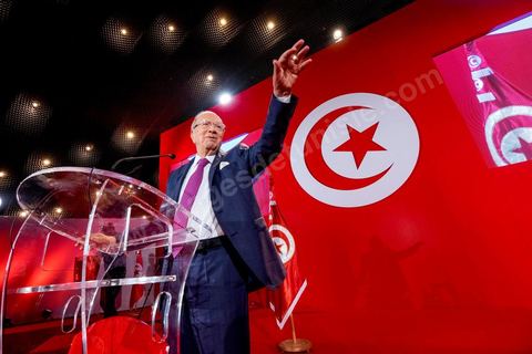 12 septembre 2014 : premier meeting de Beji Caïd Essebsi, 88 ans, président du parti Nidaa Tounes, devant ses militants en tant que candidat à l’élection présidentielle, et dans lequel il a notamment abordé son refus de la proposition d’un « président consensuel » proposé par Ennahdha, et a critiqué la multiplication des candidatures à la présidentielle de novembre 2014. Il a tenu aussi à rassurer sur son état de santé et son engagement dans cette rude campagne malgrè les atteintes à sa personne.