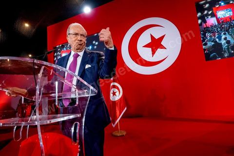 12 septembre 2014 : premier meeting de Beji Caïd Essebsi, 88 ans, président du parti Nidaa Tounes, devant ses militants en tant que candidat à l’élection présidentielle, et dans lequel il a notamment abordé son refus de la proposition d’un « président consensuel » proposé par Ennahdha, et a critiqué la multiplication des candidatures à la présidentielle de novembre 2014. Il a tenu aussi à rassurer sur son état de santé et son engagement dans cette rude campagne malgrè les atteintes à sa personne.