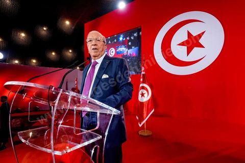 12 septembre 2014 : premier meeting de Beji Caïd Essebsi, 88 ans, président du parti Nidaa Tounes, devant ses militants en tant que candidat à l’élection présidentielle, et dans lequel il a notamment abordé son refus de la proposition d’un « président consensuel » proposé par Ennahdha, et a critiqué la multiplication des candidatures à la présidentielle de novembre 2014. Il a tenu aussi à rassurer sur son état de santé et son engagement dans cette rude campagne malgrè les atteintes à sa personne.