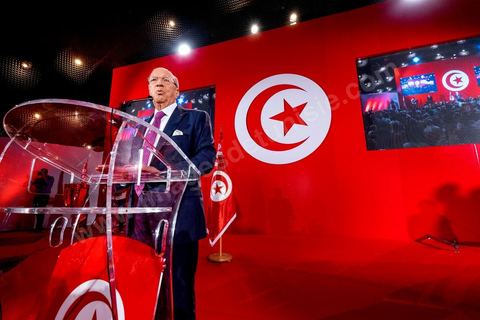 12 septembre 2014 : premier meeting de Beji Caïd Essebsi, 88 ans, président du parti Nidaa Tounes, devant ses militants en tant que candidat à l’élection présidentielle, et dans lequel il a notamment abordé son refus de la proposition d’un « président consensuel » proposé par Ennahdha, et a critiqué la multiplication des candidatures à la présidentielle de novembre 2014. Il a tenu aussi à rassurer sur son état de santé et son engagement dans cette rude campagne malgrè les atteintes à sa personne.