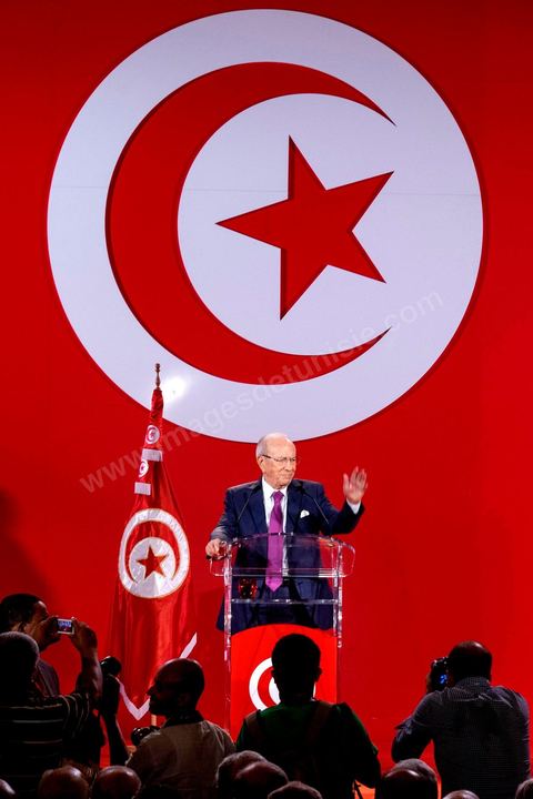 12 septembre 2014 : premier meeting de Beji Caïd Essebsi, 88 ans, président du parti Nidaa Tounes, devant ses militants en tant que candidat à l’élection présidentielle, et dans lequel il a notamment abordé son refus de la proposition d’un « président consensuel » proposé par Ennahdha, et a critiqué la multiplication des candidatures à la présidentielle de novembre 2014. Il a tenu aussi à rassurer sur son état de santé et son engagement dans cette rude campagne malgrè les atteintes à sa personne.