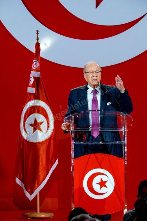 12 septembre 2014 : premier meeting de Beji Caïd Essebsi, 88 ans, président du parti Nidaa Tounes, devant ses militants en tant que candidat à l’élection présidentielle, et dans lequel il a notamment abordé son refus de la proposition d’un « président consensuel » proposé par Ennahdha, et a critiqué la multiplication des candidatures à la présidentielle de novembre 2014. Il a tenu aussi à rassurer sur son état de santé et son engagement dans cette rude campagne malgrè les atteintes à sa personne.