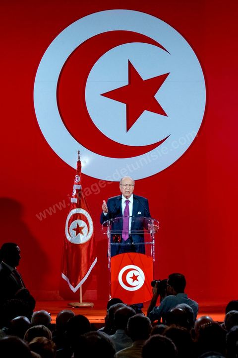 12 septembre 2014 : premier meeting de Beji Caïd Essebsi, 88 ans, président du parti Nidaa Tounes, devant ses militants en tant que candidat à l’élection présidentielle, et dans lequel il a notamment abordé son refus de la proposition d’un « président consensuel » proposé par Ennahdha, et a critiqué la multiplication des candidatures à la présidentielle de novembre 2014. Il a tenu aussi à rassurer sur son état de santé et son engagement dans cette rude campagne malgrè les atteintes à sa personne.