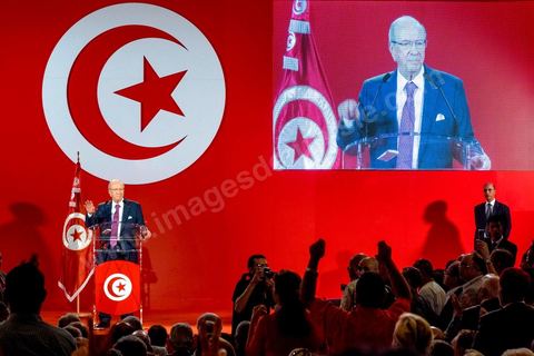 12 septembre 2014 : premier meeting de Beji Caïd Essebsi, 88 ans, président du parti Nidaa Tounes, devant ses militants en tant que candidat à l’élection présidentielle, et dans lequel il a notamment abordé son refus de la proposition d’un « président consensuel » proposé par Ennahdha, et a critiqué la multiplication des candidatures à la présidentielle de novembre 2014. Il a tenu aussi à rassurer sur son état de santé et son engagement dans cette rude campagne malgrè les atteintes à sa personne.