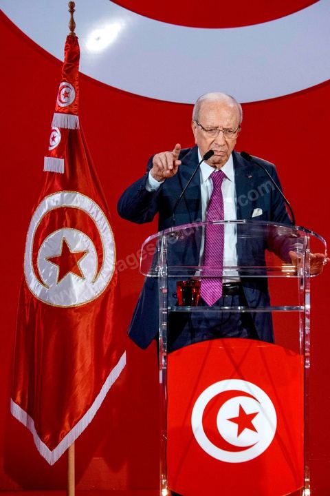 12 septembre 2014 : premier meeting de Beji Caïd Essebsi, 88 ans, président du parti Nidaa Tounes, devant ses militants en tant que candidat à l’élection présidentielle, et dans lequel il a notamment abordé son refus de la proposition d’un « président consensuel » proposé par Ennahdha, et a critiqué la multiplication des candidatures à la présidentielle de novembre 2014. Il a tenu aussi à rassurer sur son état de santé et son engagement dans cette rude campagne malgrè les atteintes à sa personne.