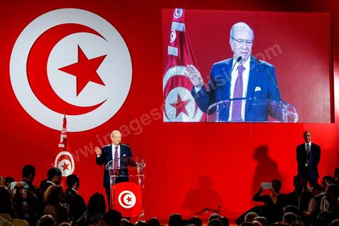 12 septembre 2014 : premier meeting de Beji Caïd Essebsi, 88 ans, président du parti Nidaa Tounes, devant ses militants en tant que candidat à l’élection présidentielle, et dans lequel il a notamment abordé son refus de la proposition d’un « président consensuel » proposé par Ennahdha, et a critiqué la multiplication des candidatures à la présidentielle de novembre 2014. Il a tenu aussi à rassurer sur son état de santé et son engagement dans cette rude campagne malgrè les atteintes à sa personne.