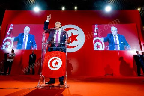 12 septembre 2014 : premier meeting de Beji Caïd Essebsi, 88 ans, président du parti Nidaa Tounes, devant ses militants en tant que candidat à l’élection présidentielle, et dans lequel il a notamment abordé son refus de la proposition d’un « président consensuel » proposé par Ennahdha, et a critiqué la multiplication des candidatures à la présidentielle de novembre 2014. Il a tenu aussi à rassurer sur son état de santé et son engagement dans cette rude campagne malgrè les atteintes à sa personne.