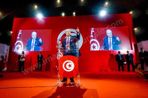 12 septembre 2014 : premier meeting de Beji Caïd Essebsi, 88 ans, président du parti Nidaa Tounes, devant ses militants en tant que candidat à l’élection présidentielle, et dans lequel il a notamment abordé son refus de la proposition d’un « président consensuel » proposé par Ennahdha, et a critiqué la multiplication des candidatures à la présidentielle de novembre 2014. Il a tenu aussi à rassurer sur son état de santé et son engagement dans cette rude campagne malgrè les atteintes à sa personne.