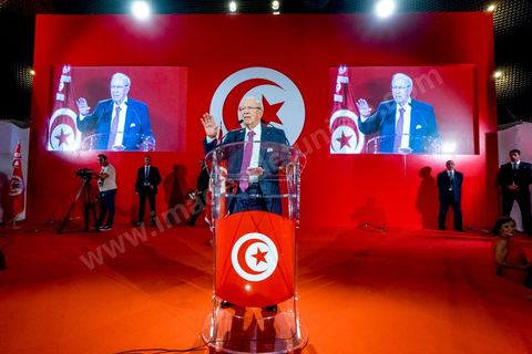 12 septembre 2014 : premier meeting de Beji Caïd Essebsi, 88 ans, président du parti Nidaa Tounes, devant ses militants en tant que candidat à l’élection présidentielle, et dans lequel il a notamment abordé son refus de la proposition d’un « président consensuel » proposé par Ennahdha, et a critiqué la multiplication des candidatures à la présidentielle de novembre 2014. Il a tenu aussi à rassurer sur son état de santé et son engagement dans cette rude campagne malgrè les atteintes à sa personne.