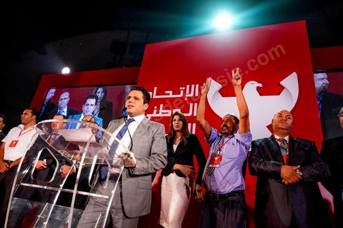 29 septembre 2014 : Slim RIahi entouré de ses têtes de listes aux legislatives. Le président de l'Union patriotique libre (UPL) et son candidat à la présidentielle, Slim Riahi, a présenté les listes de son parti pour les prochaines législatives ainsi que son programme électoral, lors d'une conférence de presse au palais des congrès de Tunis. Slim Riahi s’est attaqué à Nida Tounes et à Ennahdha, l’un parce qu’il fonde sa démarche sur la diabolisation et l’autre pour avoir noué un deal avec les ex-Rcdistes.