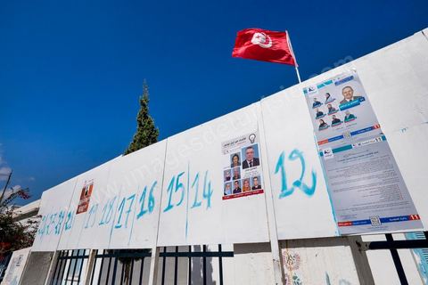5 octobre 2014 : début de la campagne électorale officielle pour les législatives du 26 octobre 2014. Affichage urbain officiel à Rejiche (gouvernorat de Mahdia) sur les murs d'une école.