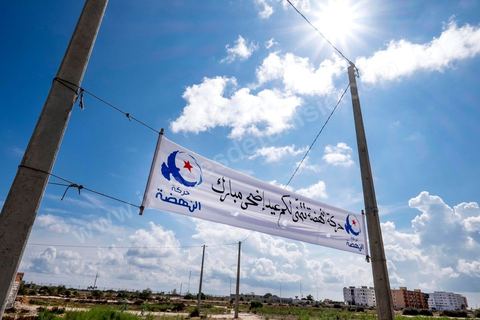 5 octobre 2014 : début de la campagne électorale officielle pour les législatives du 26 octobre 2014. Banderolle à Rejiche (gouvernorat de Mahdia) du parti islamiste Ennahdha.