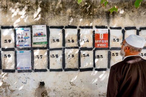 7 octobre 2014 : début de la campagne électorale officielle pour les législatives du 26 octobre 2014. Affichage urbain officiel à la Cité Ettahrir  circonscription de Tunis 2