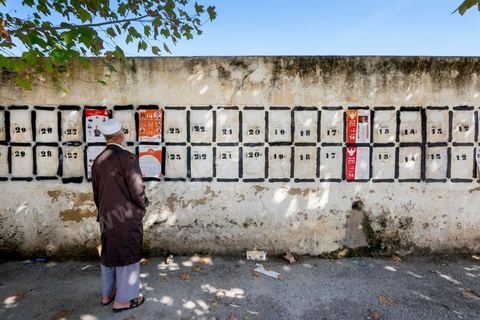7 octobre 2014 : début de la campagne électorale officielle pour les législatives du 26 octobre 2014. Affichage urbain officiel à la Cité Ettahrir  circonscription de Tunis 2