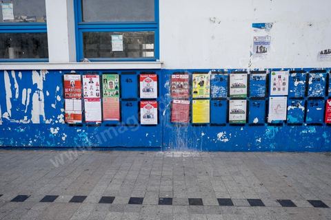 octobre 2014 : campagne électorale officielle pour les législatives du 26 octobre 2014. Affichage urbain officiel à l'avenue Habib Bourguiba à Tunis