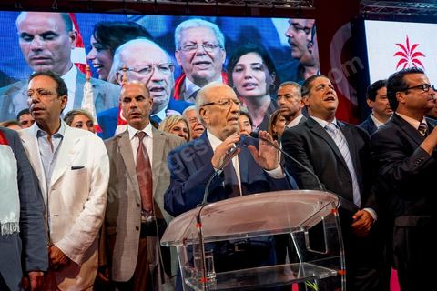 9 octobre 2014 : Béji Caïd Essebsi au meeting du parti Nidaa Tounes dans le quartier populaire de Mellassine à l'ouest de Tunis. Béji Caïd Essebsi, président du parti et candidat à la présidentielle, est venue soutenir la liste de Tunis 1 pour les legislatives avec un discours plein de promesses : «Mellassine souffre de pauvreté et de marginalisation. Cette situation ne saurait durer plus longtemps». 