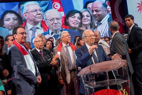 9 octobre 2014 : Béji Caïd Essebsi au meeting du parti Nidaa Tounes dans le quartier populaire de Mellassine à l'ouest de Tunis. Béji Caïd Essebsi, président du parti et candidat à la présidentielle, est venue soutenir la liste de Tunis 1 pour les legislatives avec un discours plein de promesses : «Mellassine souffre de pauvreté et de marginalisation. Cette situation ne saurait durer plus longtemps». 