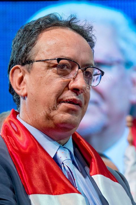 9 octobre 2014 : Hafedh Caïd Essebsi, fils de Béji, au meeting du parti Nidaa Tounes dans le quartier populaire de Mellassine à l'ouest de Tunis. Béji Caïd Essebsi, président du parti et candidat à la présidentielle, est venue soutenir la liste de Tunis 1 pour les legislatives avec un discours plein de promesses : «Mellassine souffre de pauvreté et de marginalisation. Cette situation ne saurait durer plus longtemps». 