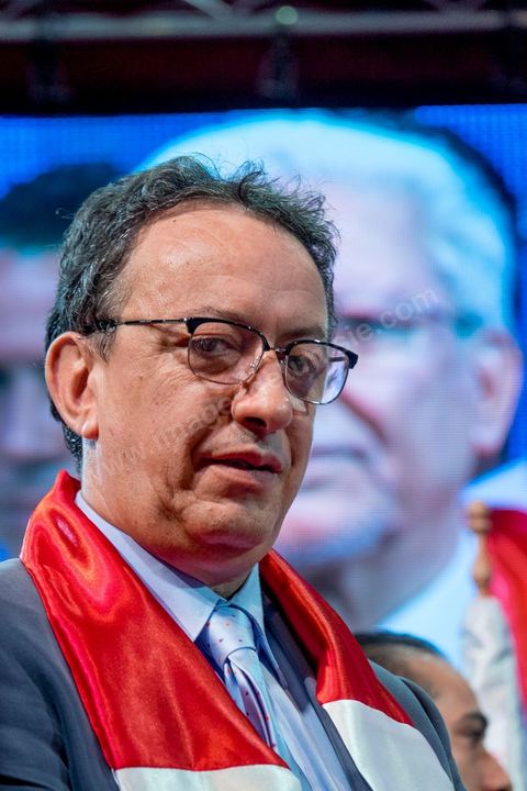 9 octobre 2014 : Hafedh Caïd Essebsi, fils de Béji, au meeting du parti Nidaa Tounes dans le quartier populaire de Mellassine à l'ouest de Tunis. Béji Caïd Essebsi, président du parti et candidat à la présidentielle, est venue soutenir la liste de Tunis 1 pour les legislatives avec un discours plein de promesses : «Mellassine souffre de pauvreté et de marginalisation. Cette situation ne saurait durer plus longtemps». 