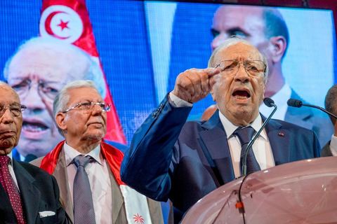 9 octobre 2014 : discours de Béji Caïd Essebsi au meeting du parti Nidaa Tounes dans le quartier populaire de Mellassine à l'ouest de Tunis. Béji Caïd Essebsi, président du parti et candidat à la présidentielle, est venue soutenir la liste de Tunis 1 pour les legislatives avec un discours plein de promesses : «Mellassine souffre de pauvreté et de marginalisation. Cette situation ne saurait durer plus longtemps». 