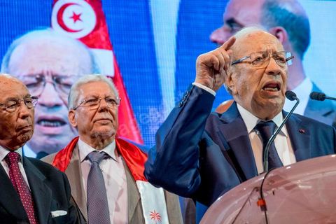 9 octobre 2014 : discours de Béji Caïd Essebsi au meeting du parti Nidaa Tounes dans le quartier populaire de Mellassine à l'ouest de Tunis. Béji Caïd Essebsi, président du parti et candidat à la présidentielle, est venue soutenir la liste de Tunis 1 pour les legislatives avec un discours plein de promesses : «Mellassine souffre de pauvreté et de marginalisation. Cette situation ne saurait durer plus longtemps». 