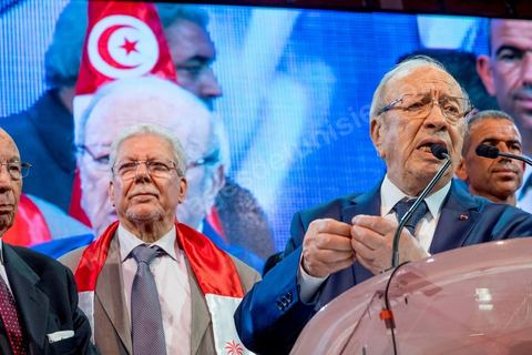 9 octobre 2014 : discours de Béji Caïd Essebsi au meeting du parti Nidaa Tounes dans le quartier populaire de Mellassine à l'ouest de Tunis. Béji Caïd Essebsi, président du parti et candidat à la présidentielle, est venue soutenir la liste de Tunis 1 pour les legislatives avec un discours plein de promesses : «Mellassine souffre de pauvreté et de marginalisation. Cette situation ne saurait durer plus longtemps». 