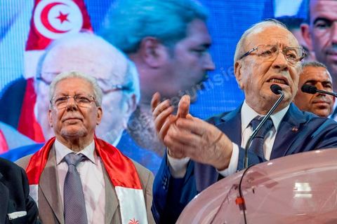 9 octobre 2014 : discours de Béji Caïd Essebsi au meeting du parti Nidaa Tounes dans le quartier populaire de Mellassine à l'ouest de Tunis. Béji Caïd Essebsi, président du parti et candidat à la présidentielle, est venue soutenir la liste de Tunis 1 pour les legislatives avec un discours plein de promesses : «Mellassine souffre de pauvreté et de marginalisation. Cette situation ne saurait durer plus longtemps». 