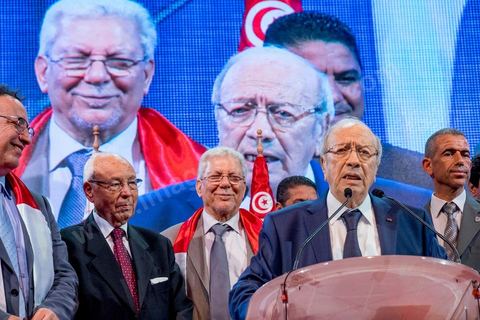 9 octobre 2014 : discours de Béji Caïd Essebsi au meeting du parti Nidaa Tounes dans le quartier populaire de Mellassine à l'ouest de Tunis. Béji Caïd Essebsi, président du parti et candidat à la présidentielle, est venue soutenir la liste de Tunis 1 pour les legislatives avec un discours plein de promesses : «Mellassine souffre de pauvreté et de marginalisation. Cette situation ne saurait durer plus longtemps». 