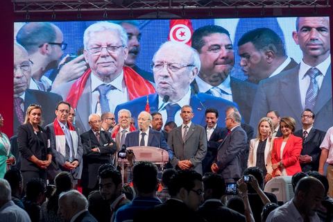 9 octobre 2014 : discours de Béji Caïd Essebsi au meeting du parti Nidaa Tounes dans le quartier populaire de Mellassine à l'ouest de Tunis. Béji Caïd Essebsi, président du parti et candidat à la présidentielle, est venue soutenir la liste de Tunis 1 pour les legislatives avec un discours plein de promesses : «Mellassine souffre de pauvreté et de marginalisation. Cette situation ne saurait durer plus longtemps». 