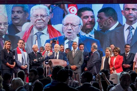 9 octobre 2014 : discours de Béji Caïd Essebsi au meeting du parti Nidaa Tounes dans le quartier populaire de Mellassine à l'ouest de Tunis. Béji Caïd Essebsi, président du parti et candidat à la présidentielle, est venue soutenir la liste de Tunis 1 pour les legislatives avec un discours plein de promesses : «Mellassine souffre de pauvreté et de marginalisation. Cette situation ne saurait durer plus longtemps». 
