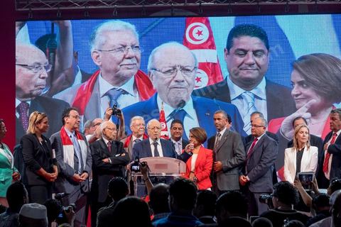 9 octobre 2014 : discours de Béji Caïd Essebsi au meeting du parti Nidaa Tounes dans le quartier populaire de Mellassine à l'ouest de Tunis. Béji Caïd Essebsi, président du parti et candidat à la présidentielle, est venue soutenir la liste de Tunis 1 pour les legislatives avec un discours plein de promesses : «Mellassine souffre de pauvreté et de marginalisation. Cette situation ne saurait durer plus longtemps». 