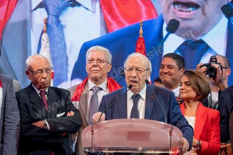 9 octobre 2014 : discours de Béji Caïd Essebsi au meeting du parti Nidaa Tounes dans le quartier populaire de Mellassine à l'ouest de Tunis. Béji Caïd Essebsi, président du parti et candidat à la présidentielle, est venue soutenir la liste de Tunis 1 pour les legislatives avec un discours plein de promesses : «Mellassine souffre de pauvreté et de marginalisation. Cette situation ne saurait durer plus longtemps». 