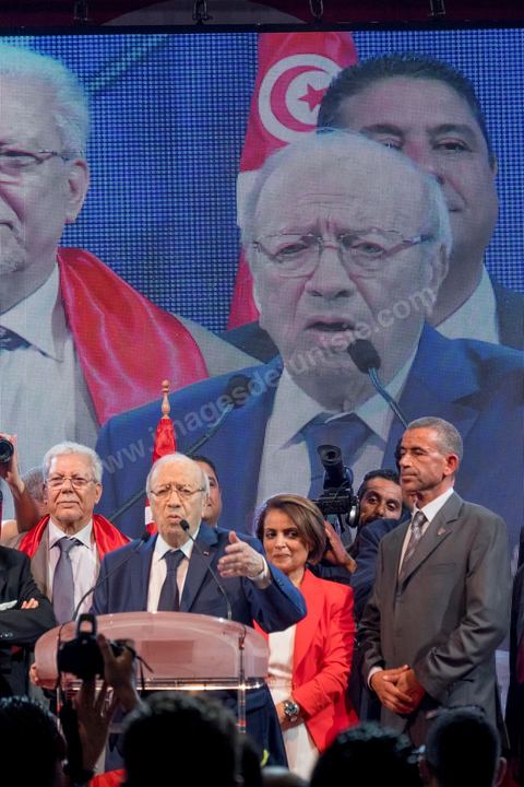 9 octobre 2014 : discours de Béji Caïd Essebsi au meeting du parti Nidaa Tounes dans le quartier populaire de Mellassine à l'ouest de Tunis. Béji Caïd Essebsi, président du parti et candidat à la présidentielle, est venue soutenir la liste de Tunis 1 pour les legislatives avec un discours plein de promesses : «Mellassine souffre de pauvreté et de marginalisation. Cette situation ne saurait durer plus longtemps». 