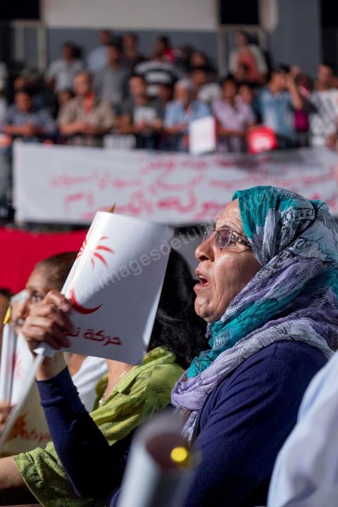 9 octobre 2014 : meeting du parti Nidaa Tounes dans le quartier populaire de Mellassine à l'ouest de Tunis. Béji Caïd Essebsi, président du parti et candidat à la présidentielle, est venue soutenir la liste de Tunis 1 pour les legislatives avec un discours plein de promesses : «Mellassine souffre de pauvreté et de marginalisation. Cette situation ne saurait durer plus longtemps». 