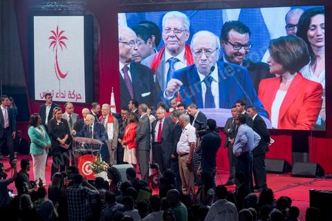 9 octobre 2014 : discours de Béji Caïd Essebsi au meeting du parti Nidaa Tounes dans le quartier populaire de Mellassine à l'ouest de Tunis. Béji Caïd Essebsi, président du parti et candidat à la présidentielle, est venue soutenir la liste de Tunis 1 pour les legislatives avec un discours plein de promesses : «Mellassine souffre de pauvreté et de marginalisation. Cette situation ne saurait durer plus longtemps». 