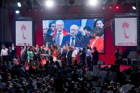 9 octobre 2014 : discours de Béji Caïd Essebsi au meeting du parti Nidaa Tounes dans le quartier populaire de Mellassine à l'ouest de Tunis. Béji Caïd Essebsi, président du parti et candidat à la présidentielle, est venue soutenir la liste de Tunis 1 pour les legislatives avec un discours plein de promesses : «Mellassine souffre de pauvreté et de marginalisation. Cette situation ne saurait durer plus longtemps». 