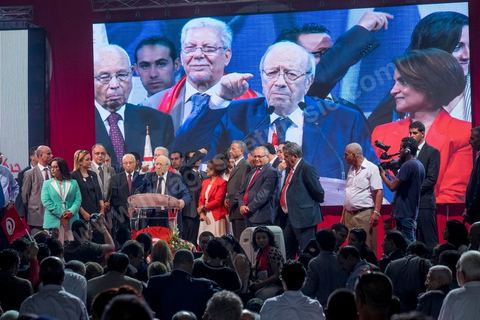 9 octobre 2014 : discours de Béji Caïd Essebsi au meeting du parti Nidaa Tounes dans le quartier populaire de Mellassine à l'ouest de Tunis. Béji Caïd Essebsi, président du parti et candidat à la présidentielle, est venue soutenir la liste de Tunis 1 pour les legislatives avec un discours plein de promesses : «Mellassine souffre de pauvreté et de marginalisation. Cette situation ne saurait durer plus longtemps». 