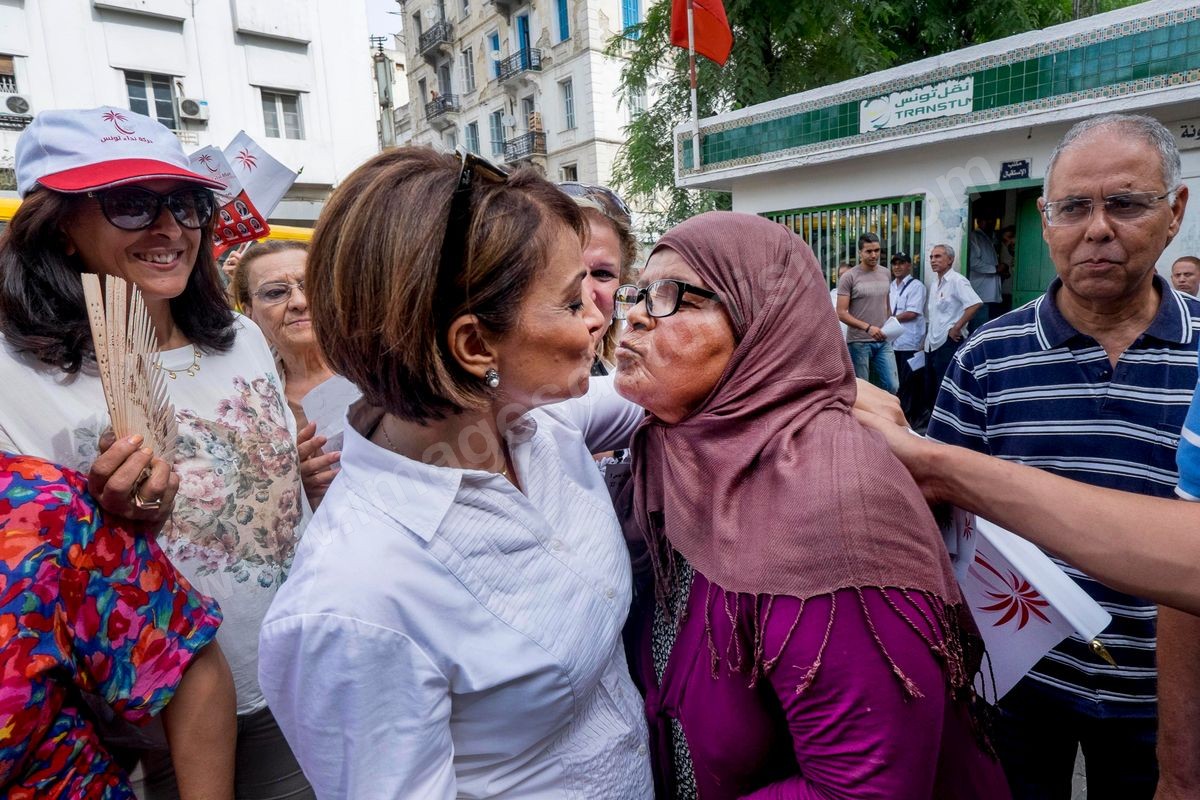 M25-950 Leila Ouled Ali Nidaa Tounes en campagne à Tunis centre ville 14102014